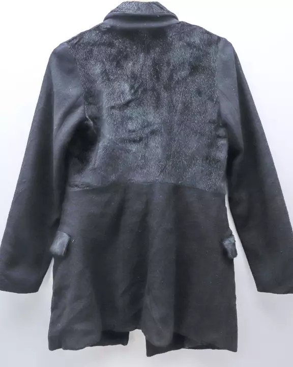 Black faux fur blazer uploaded by Desi Fabrica on 12/22/2022