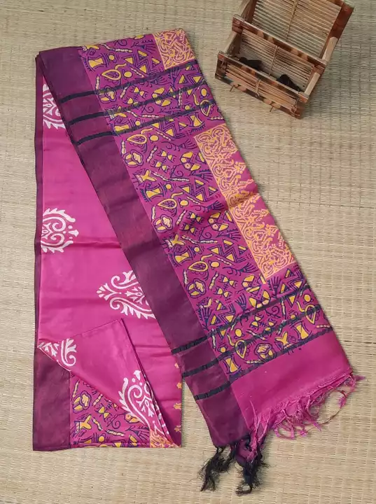 winter special  PASHMINA  saree

Fabric       ====  PASHMINA silk

Blouse      ====  plaine running  uploaded by Md Sadik.. handloom.. manufacture on 12/22/2022