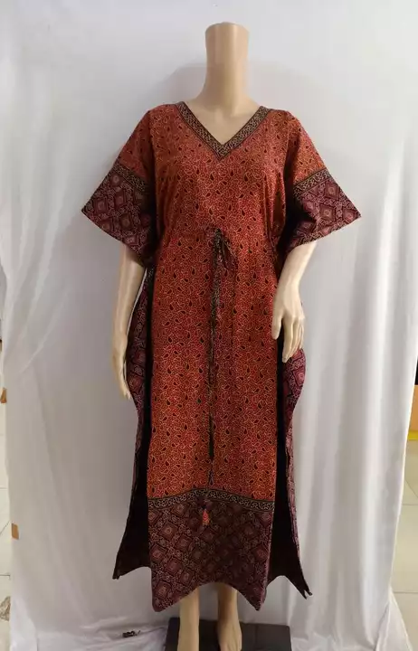 Post image *Ajrakh handblock cotton long Kaftan*
Very comfortable and suitable and look stylish, comes with contrasting border. 
Size - Adjustable size from M to XXL
Length - 52" approx
Leave a message for inquiries 💌
Bulk and wholesale buyers please ping personally.
Happy shopping! ❤️