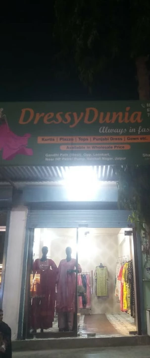 Post image Dressyduniya (always in fashion)  has updated their profile picture.
