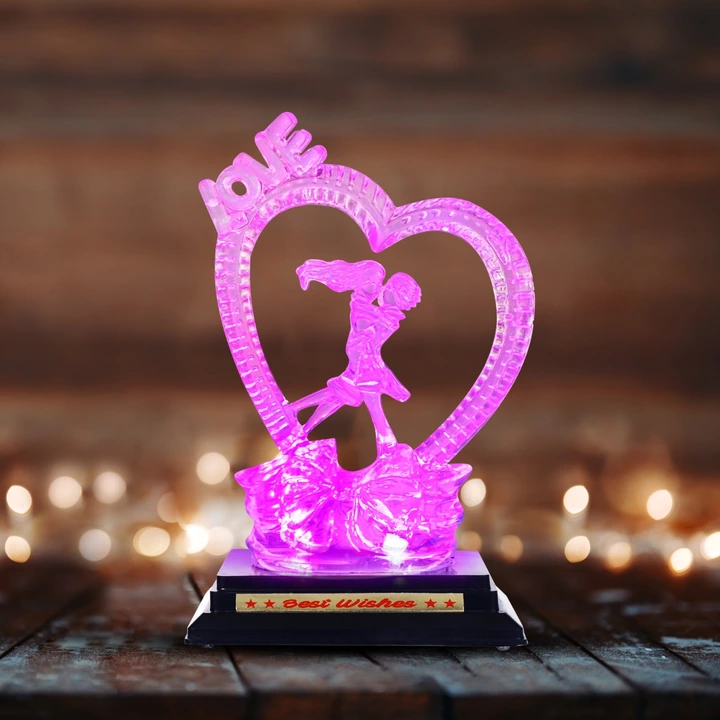 Love romantic couple statue with beautiful colour light uploaded by Bulky Mall on 12/28/2022