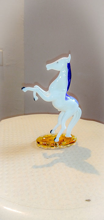 crystal horse show piece for home decor uploaded by Glory Gift Shoppee  on 7/4/2020