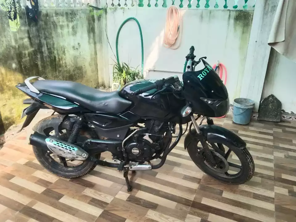 Pulsar 150 black uploaded by business on 12/30/2022