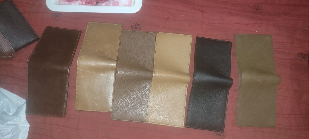 Post image I want to buy 1 pieces of Mens leather wallets. My order value is ₹140.0. Please send price and products.