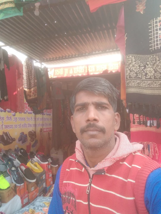 Warehouse Store Images of Sakhshi saree