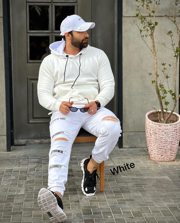 *VERY Premium Quality Winters NIKE Hoodies Sweatshirt*

*Brand - NIKE* 
  
*PREMIUM QUALITY HOODIES  uploaded by SN creations on 1/2/2023
