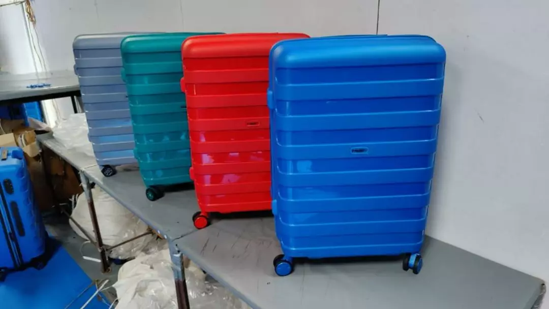 Post image I want 3 pieces of Trolley bag.. luggage bag.. suitcase  at a total order value of 5000. I am looking for Ye type ki bag chyea pls ...9574053907 mera what's app number... trolley bag.. luggage bag. suitcase. Please send me price if you have this available.