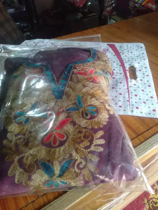 Post image Kashmiri handloom products shawals suits saries corpets etc