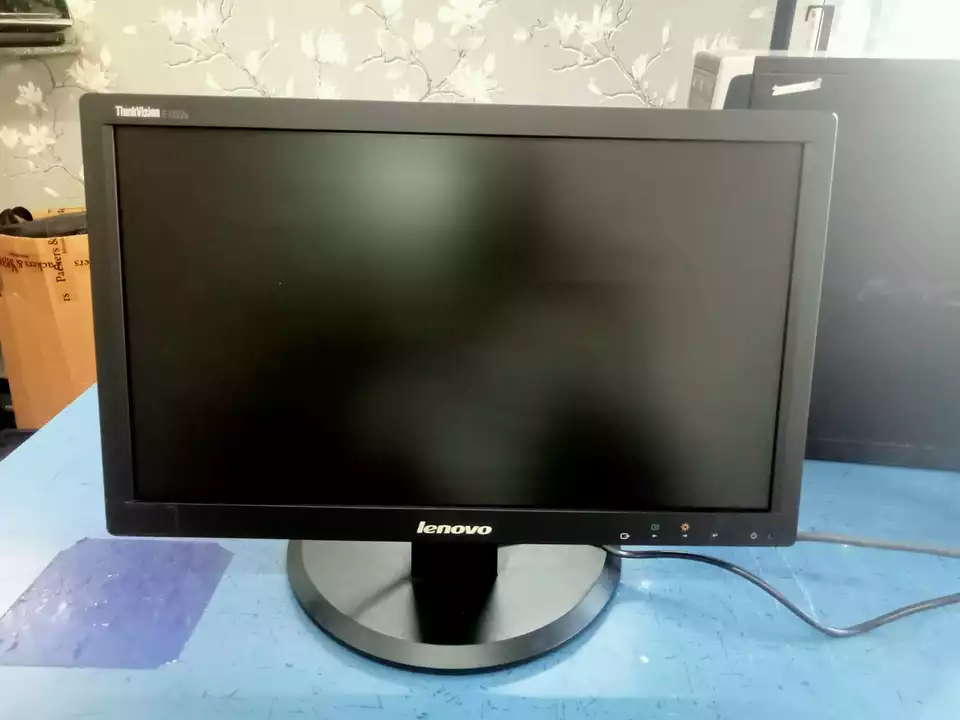 Post image 19" Lenovo LED monitor
