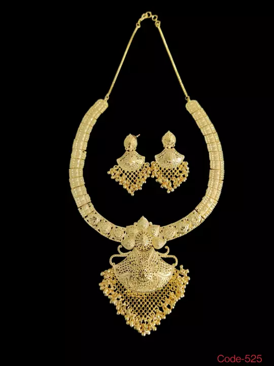 Gold forming Necklace sets  uploaded by business on 1/5/2023