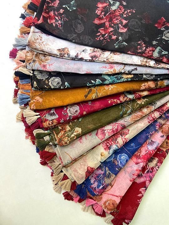 Post image 🌸 Florals print on cotton with tassels 🌸
Origin : Dubai 
Size 1.9*85
Set 199+s
Single 240+s

Online payment
Msg me inbox
9515074406