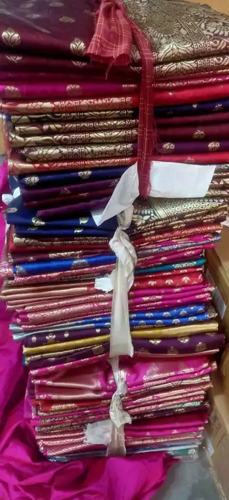 Product image of Banarsi saree, price: Rs. 300, ID: banarsi-saree-ca1fe635
