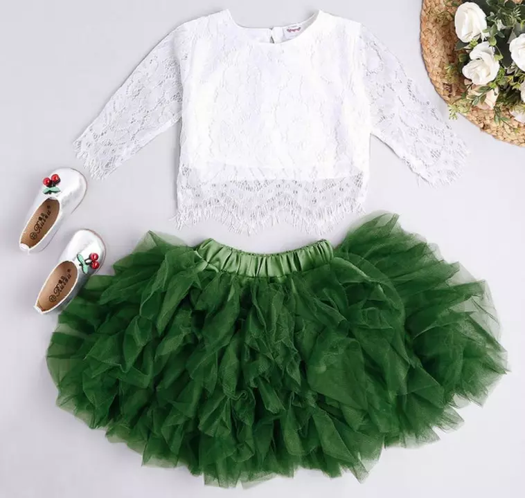 Post image -Girls Green Solid 
  T-Shirt And Skirt Set
  
- Hopscotch size:- 3-4
   Years