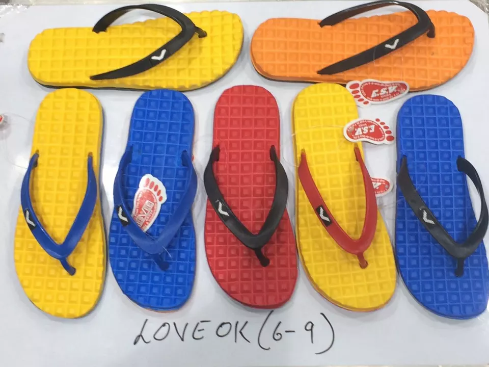 Post image I want 1000 pieces of Slippers at a total order value of 40000. I am looking for 6-10. Please send me price if you have this available.