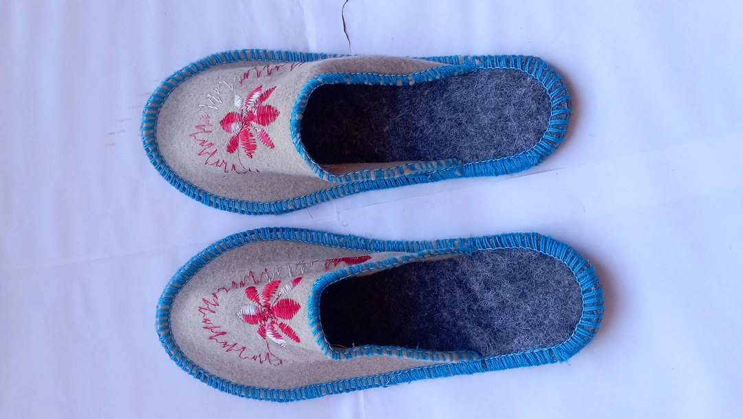 Home made ooni kapde m tayar juti  uploaded by Shivhare footwear 👟 on 1/10/2023