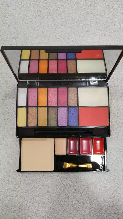 Me-on Colour play Palette  uploaded by Ps cosmetics on 1/11/2023
