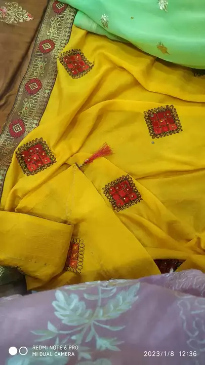 Post image मैं Banarasi silk saree for women  के 400 पीस खरीदना चाहता हूं। कृपया कीमत और प्रोडक्ट भेजें।