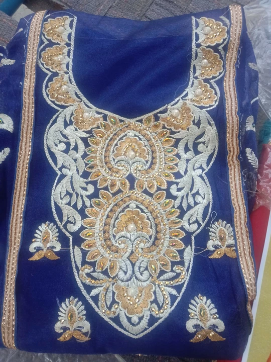 Post image I want 550 pieces of Dupatta set at a total order value of 550. Please send me price if you have this available.