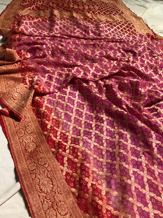 Bandhni Chiffon Banarasi Handloom Pink and Red Saree (Twin Shaded Colour,) uploaded by V'VERSE on 1/16/2023