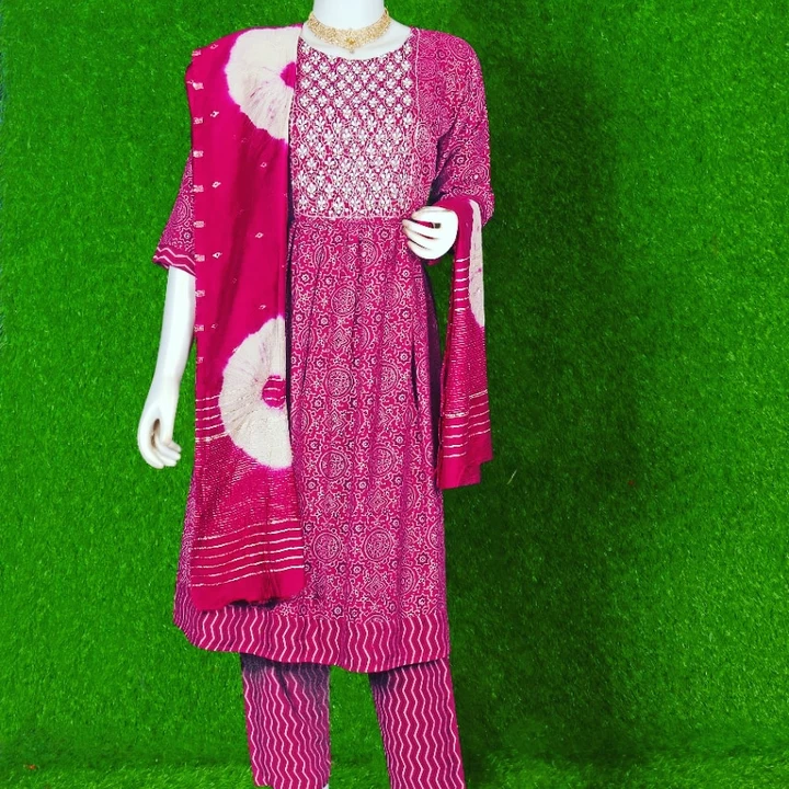 Kurti pent and duptta uploaded by Vaibhav Fashion on 1/17/2023