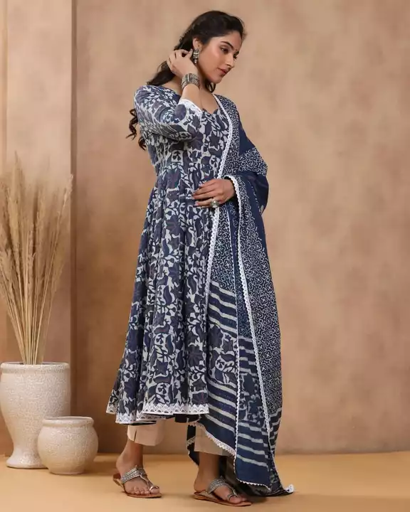 *New lounch 🥰🥰*

*Indigo print Love.......*
💙🤍💙🤍💙🤍💙🤍💙🤍
*Look stylish in our new beautifu uploaded by Julu art  on 1/18/2023
