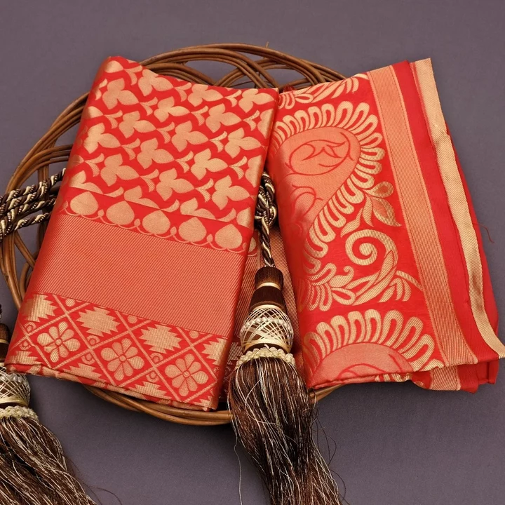 Product image of Ladybook Soft Litchi Silk Saree , price: Rs. 649, ID: ladybook-soft-litchi-silk-saree-e0c613ef