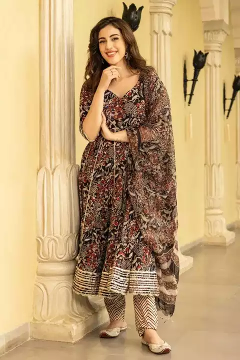 Post image *🥰New launch🥰*

*Reconnect with luxury fashion that feels easy and makes a statement without any noise.Our Bhoomi epitome of subtlety and beauty.Hanblock printed pattern featuring native bord and floral motifs along with gota detailing, the kurta and dupatta is beautiful balanced by abstract print pants*

*Colour:-black/Maroon*
*Febric:-Cotton*
*Duptta febric:-Malmal*

*Nackline: Sweetheart*
*Sleeve :- 3/4th*
*Handcrafted:-Gota work*

*Size:-38,40,42,44*


*stock available*

⤴️⤴️⤴️⤴️⤴️⤴️⤴️⤴️