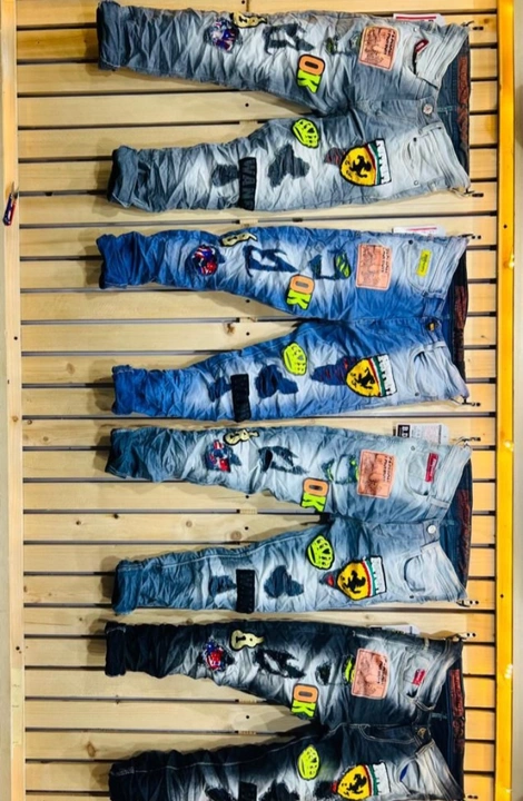 Post image I want 30 pieces of Jeans at a total order value of 25000. Please send me price if you have this available.
