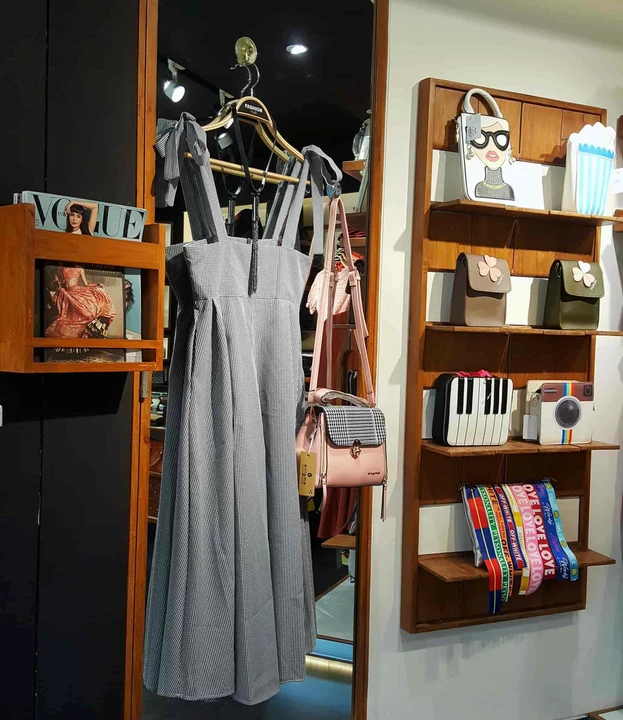 Warehouse Store Images of AR Honiry fashion hub