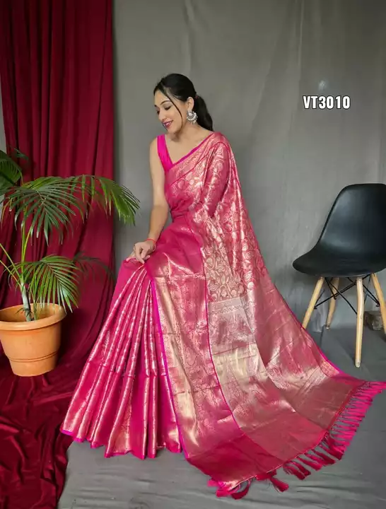 FRESH ARRIVAL❤️


Pure kuberra pattu silk saree with 10inch kanchipuram border with all over zari we uploaded by Vishal trendz 1011 avadh textile market on 1/25/2023