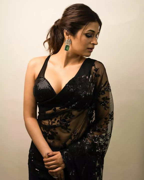 New Bollywood Design Launching Shraddha Das uploaded by business on 1/26/2023