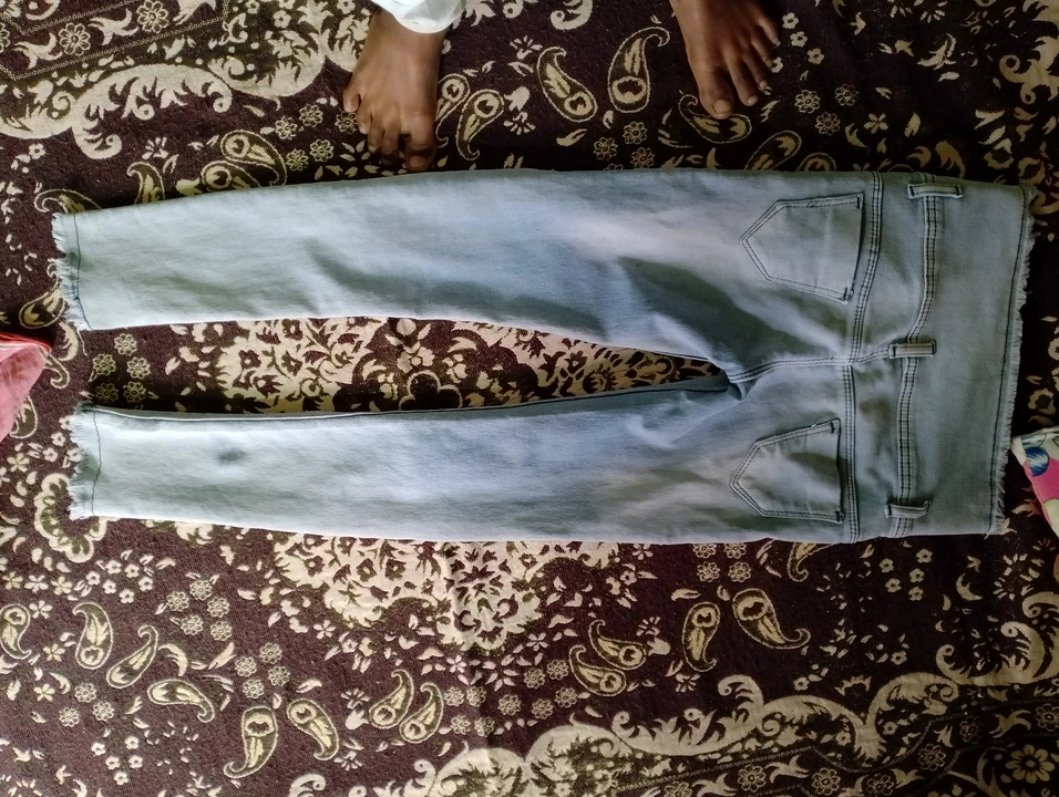 Post image मुझे Jeans के 11-50 पीस ₹500 में चाहिए. मुझे 34 चाहिए अगर आपके पास ये उपलभ्द है, तो कृपया मुझे दाम भेजिए.