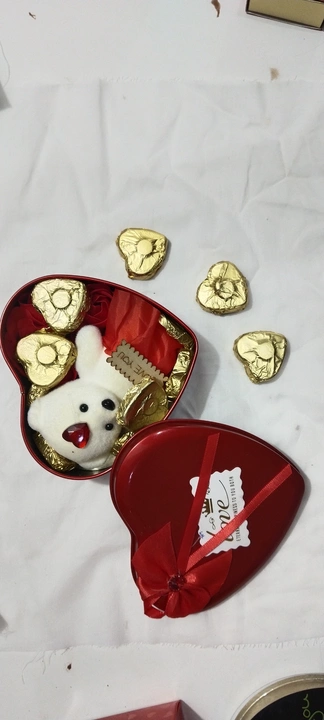 Heart box  uploaded by business on 1/31/2023