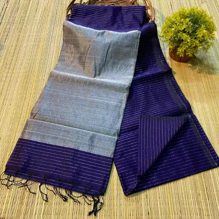 semi maheshwari strips design zari weaving uploaded by Handloom Hut on 2/2/2023