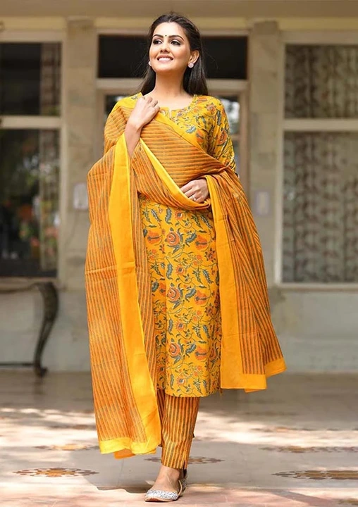YELLOW FLORAL PRINTED COTTON SUIT SET

 uploaded by Clothing on 2/2/2023