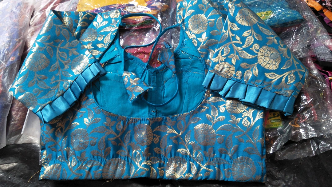 Product uploaded by Hazra Blouse on 2/5/2023