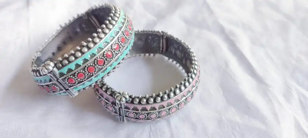 Bangles uploaded by Groovy Jewellery Cosmos on 2/7/2023