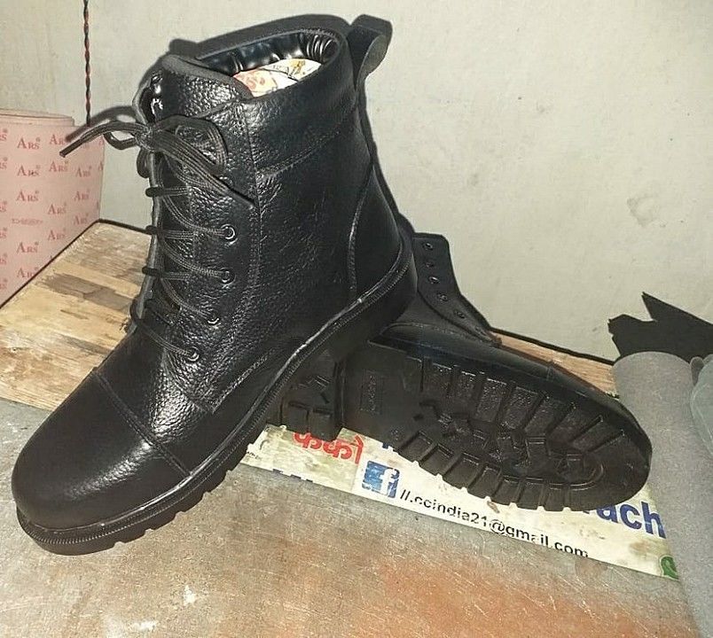 Mens military boot uploaded by business on 7/7/2020