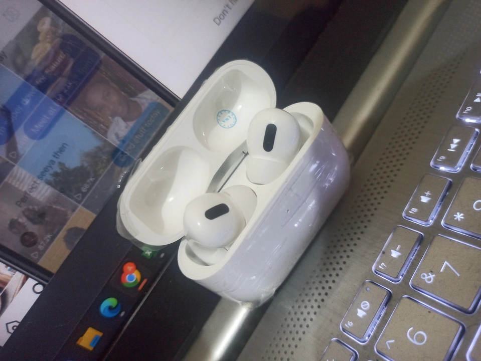 Airpods copy best condition call me uploaded by RR hub on 2/8/2023