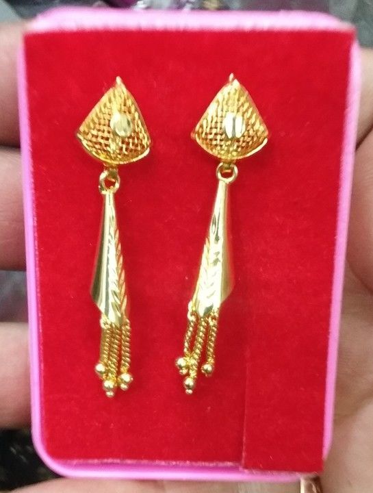 Cone earing avalible in 3/4 dizine in dabbi packing rate per 12 pair uploaded by business on 2/19/2021