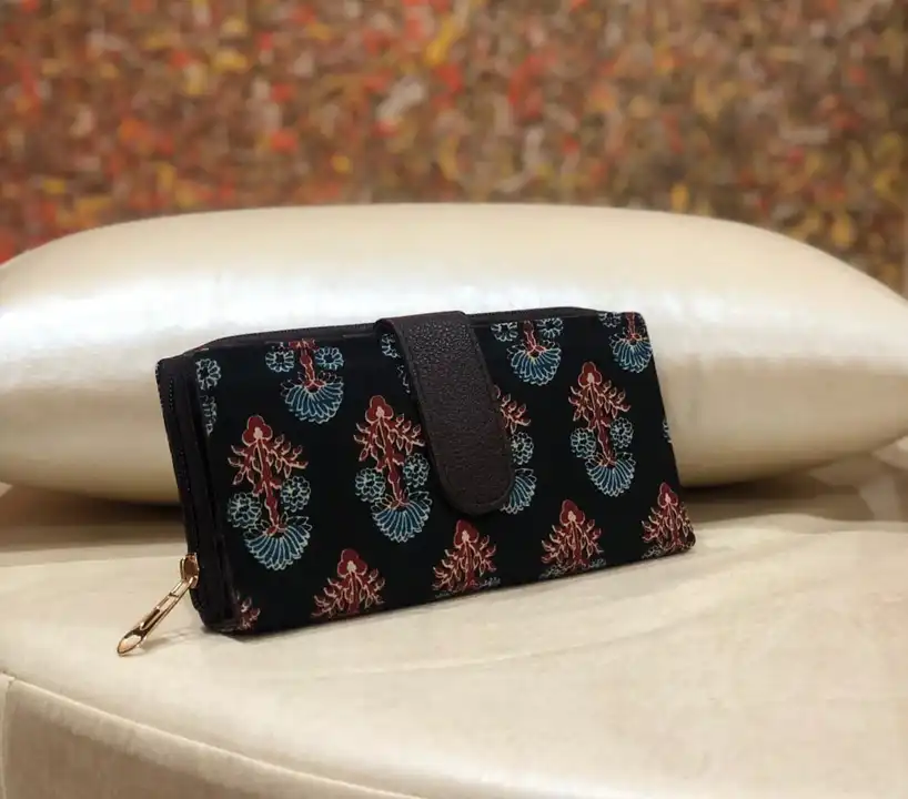 Wallet uploaded by Indiana Creations  on 5/31/2024
