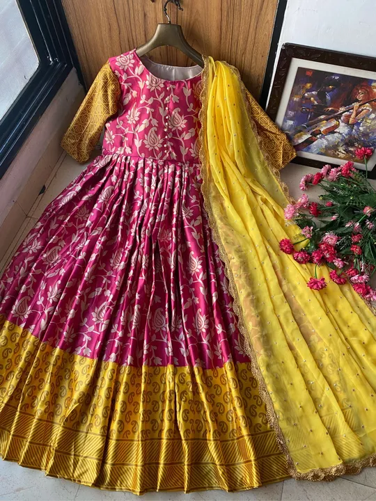 LC 955

♥️ PRESENTING NEW DESIGNER PRINTED ANARKALI GOWN ♥️

♥️ GOOD QUALITY PRINTED ZARI SILK OUTFI uploaded by Aanvi fab on 2/13/2023