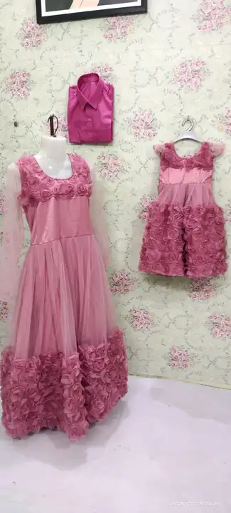 Post image I want 1-10 pieces of Customized mom daughter family combo collections at a total order value of 1000. I am looking for Party wear Customized long gown for kids and adult

Fabric - soft net 

Inner - crape or satin . Please send me price if you have this available.