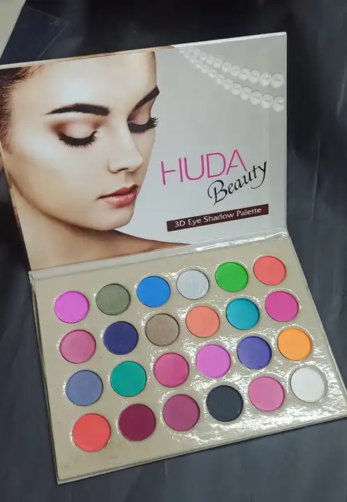 Huda beauty Eye shadow palette. uploaded by business on 2/16/2023