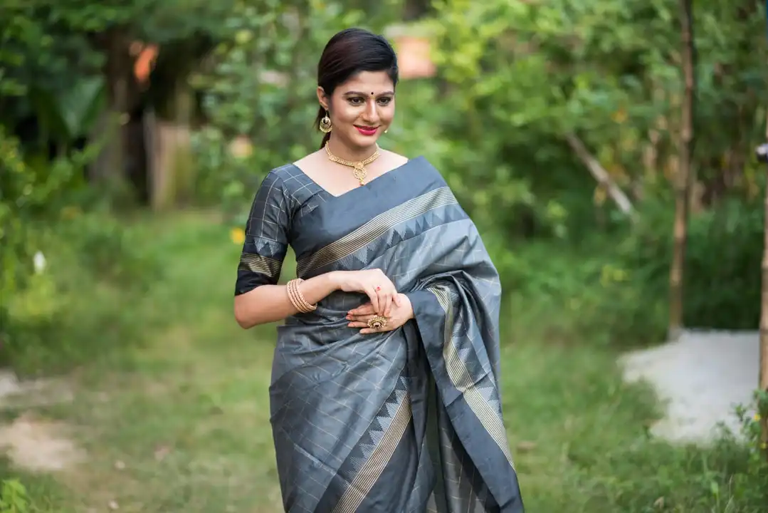 Hey guys do you want to saree please DM me 💬👍 uploaded by Dhananjay Creations Pvt Ltd. on 2/17/2023