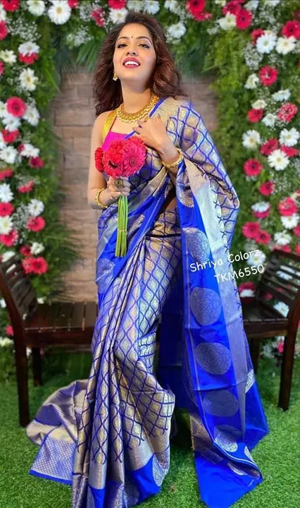 Beautiful banarasi silk saree blue pattern 💙 uploaded by Dhananjay Creations Pvt Ltd. on 2/17/2023