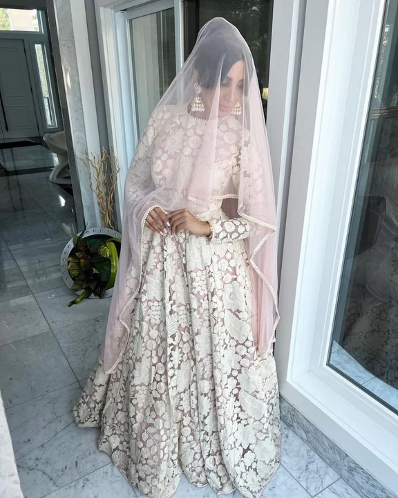 Heavy gown uploaded by GS Traders on 2/17/2023