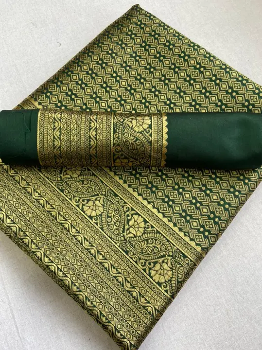 Banarsi silk saree with unstitch blouse piece 💚 uploaded by Dhananjay Creations Pvt Ltd. on 2/18/2023