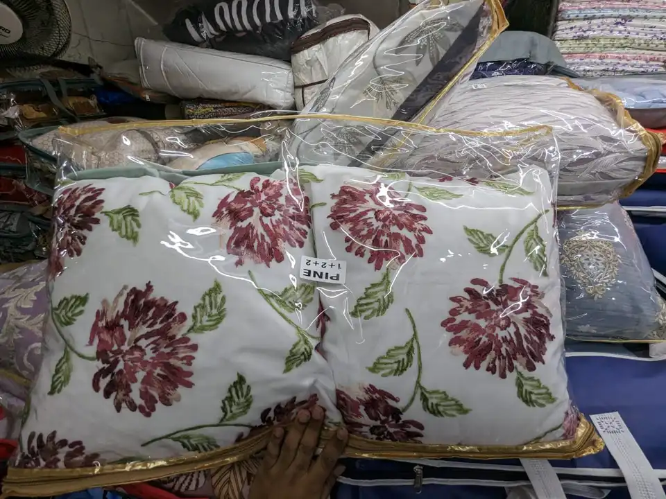 Post image Cushion and bedsheet set