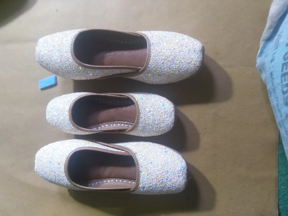Kids slippers  uploaded by Punjabi jutti manufacturing  on 5/8/2024
